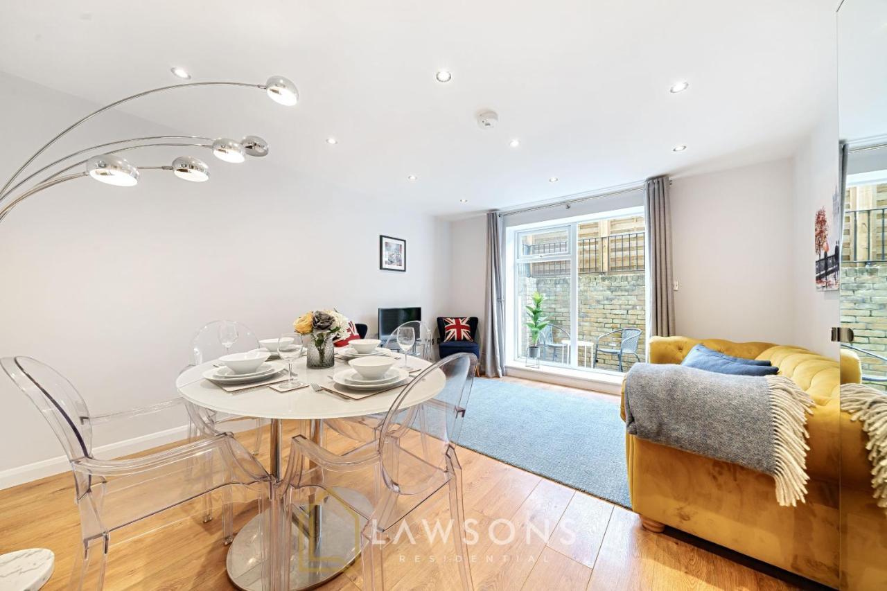 Stylish Living By Lawsons - 3 En Suites Windsor Esterno foto