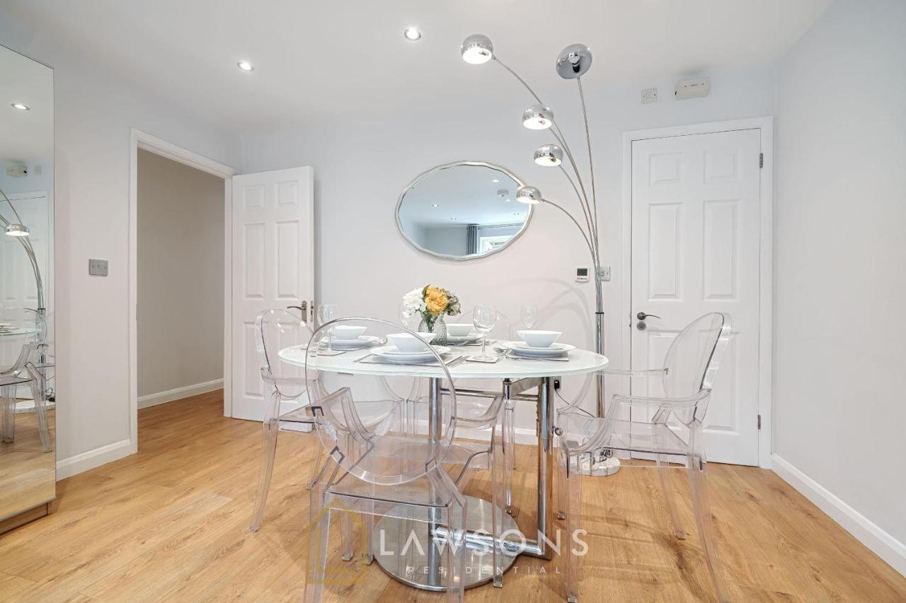 Stylish Living By Lawsons - 3 En Suites Windsor Esterno foto