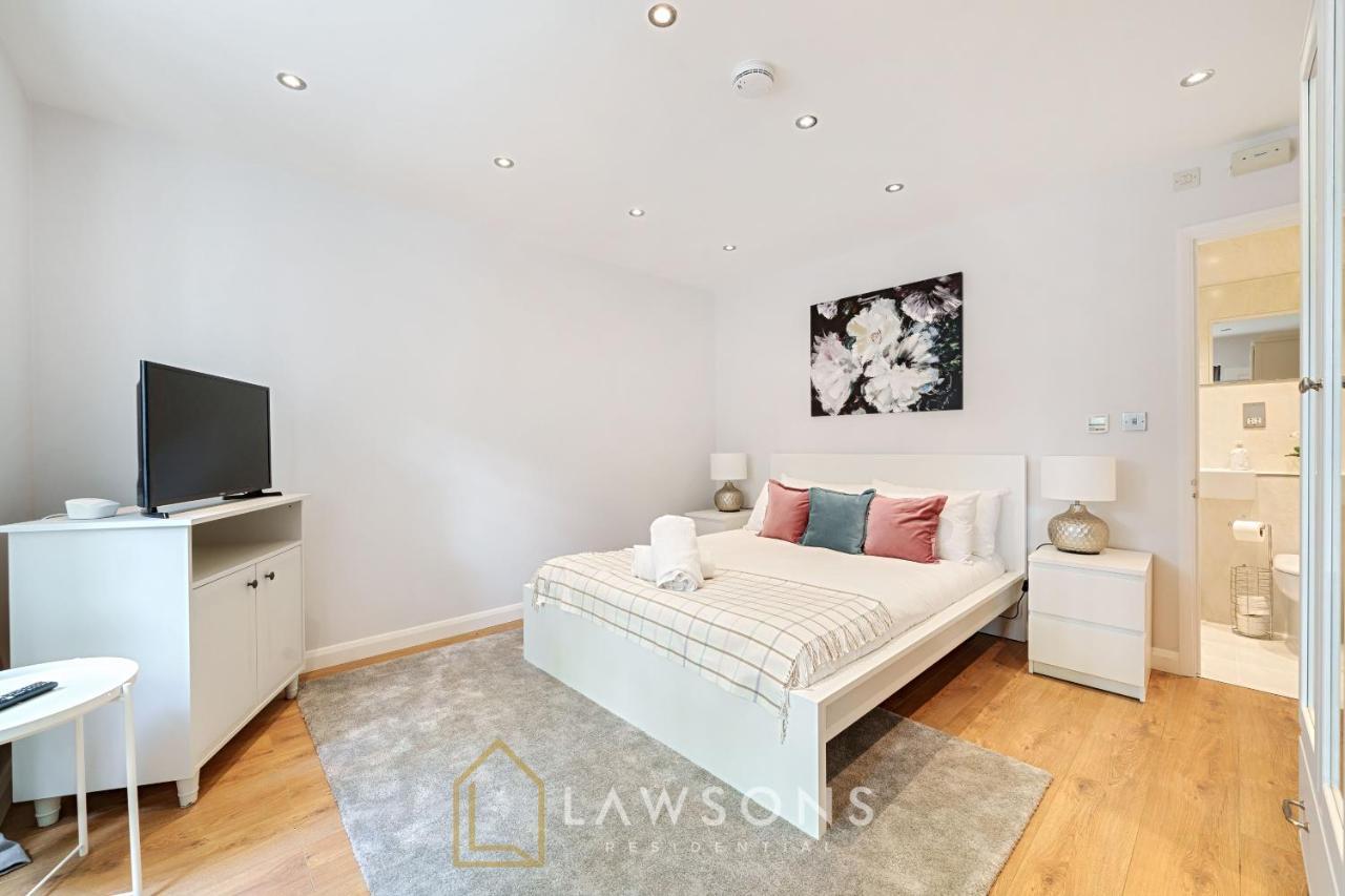 Stylish Living By Lawsons - 3 En Suites Windsor Esterno foto